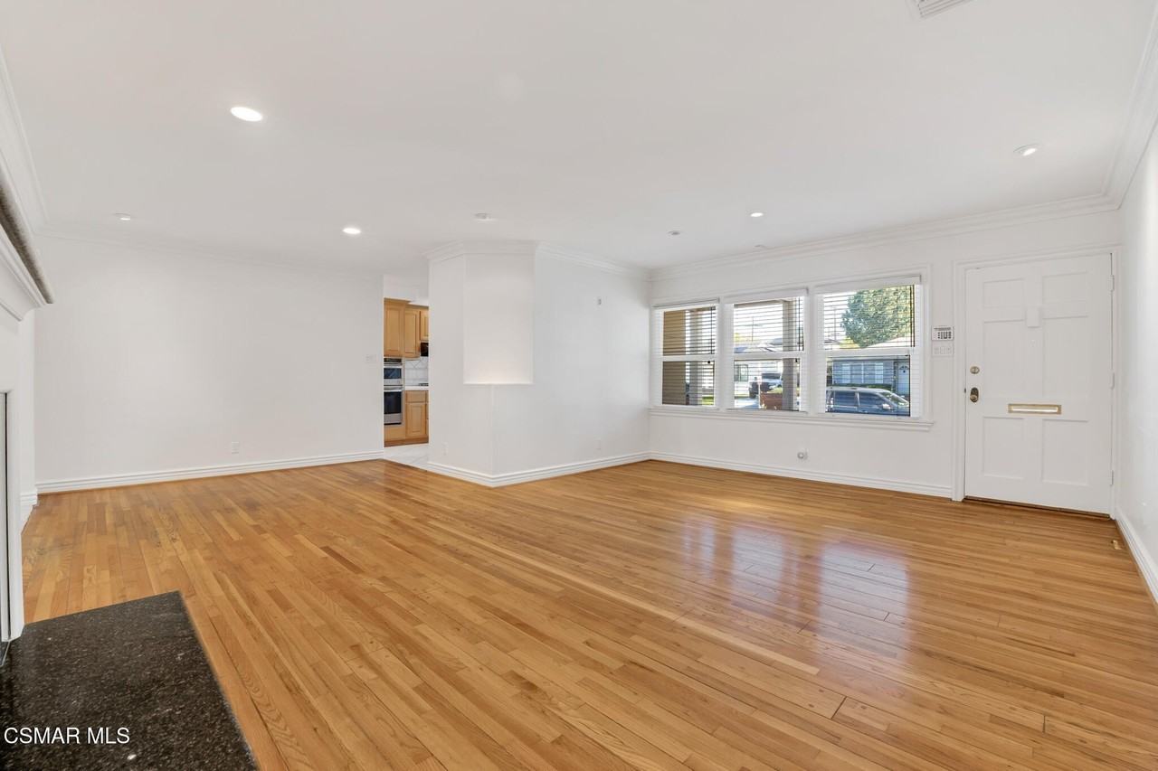 6045 Sunnyslope Ave - Photo 7 of 32