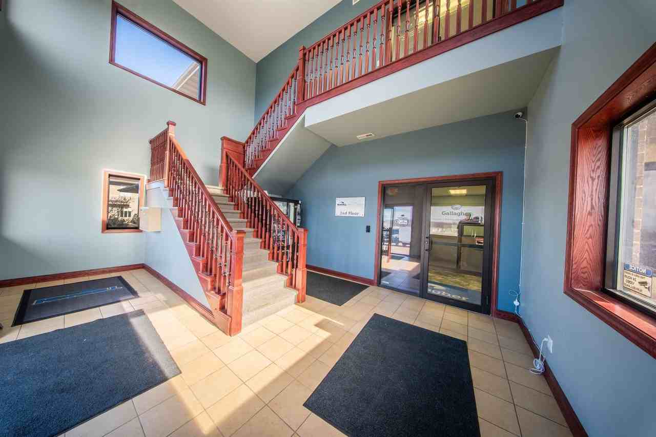 14868 W Ridge Ln - Photo 2 of 22