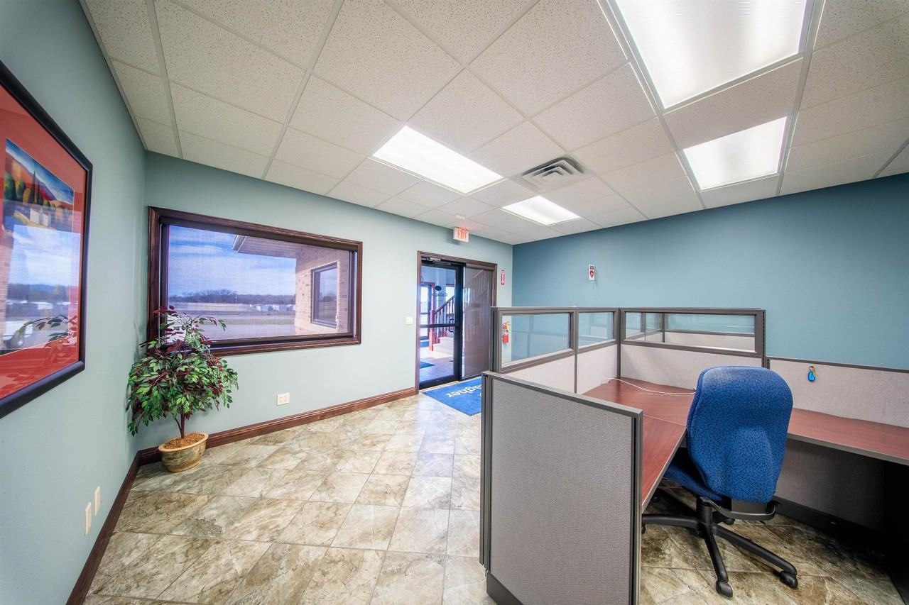 14868 W Ridge Ln - Photo 3 of 22