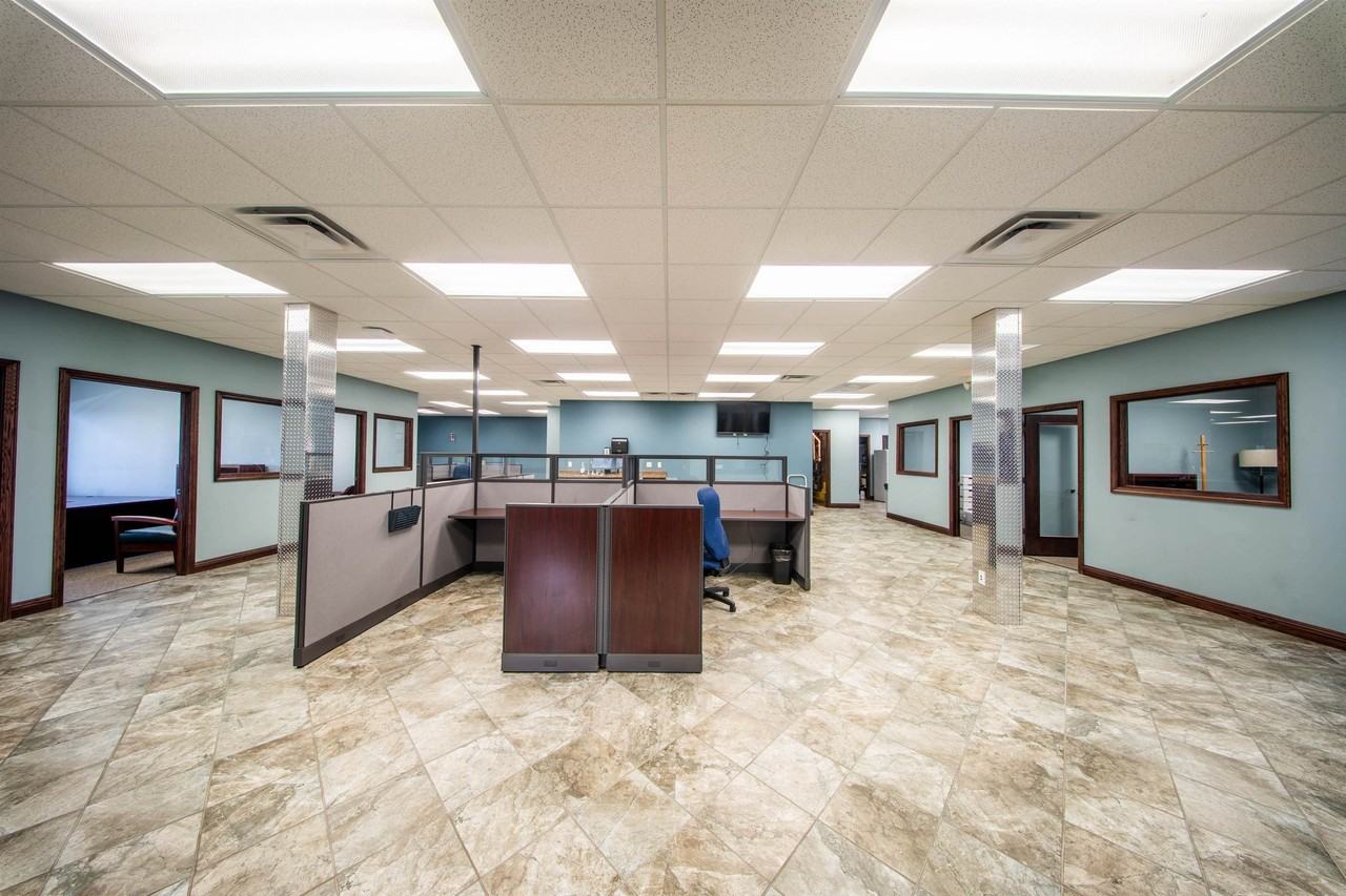 14868 W Ridge Ln - Photo 5 of 22