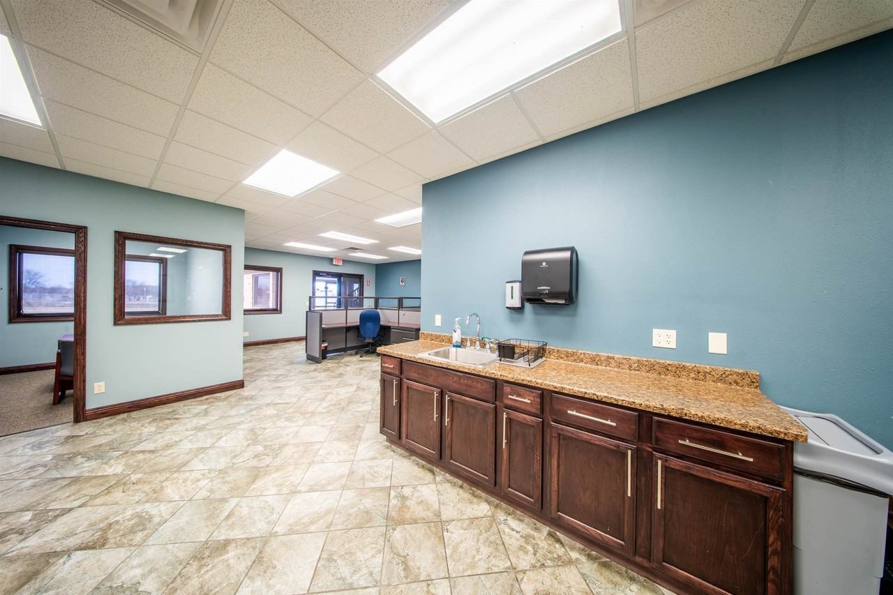 14868 W Ridge Ln - Photo 7 of 22