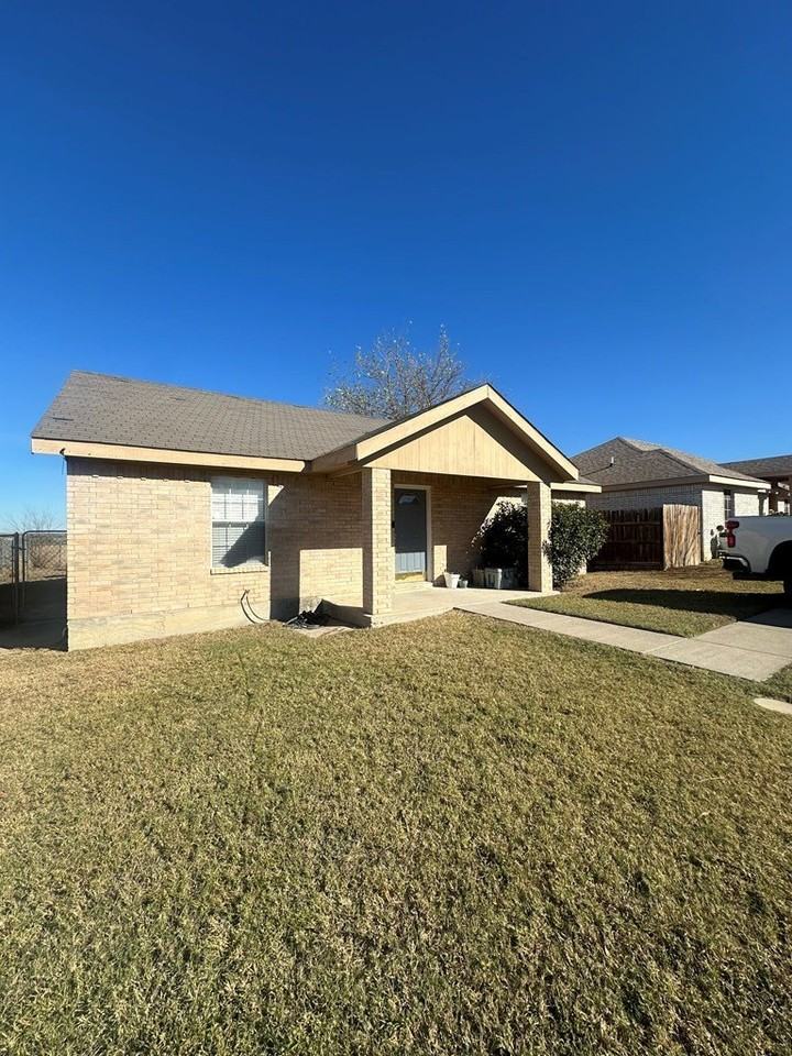 1623 Spirit Ln - Photo 2 of 18