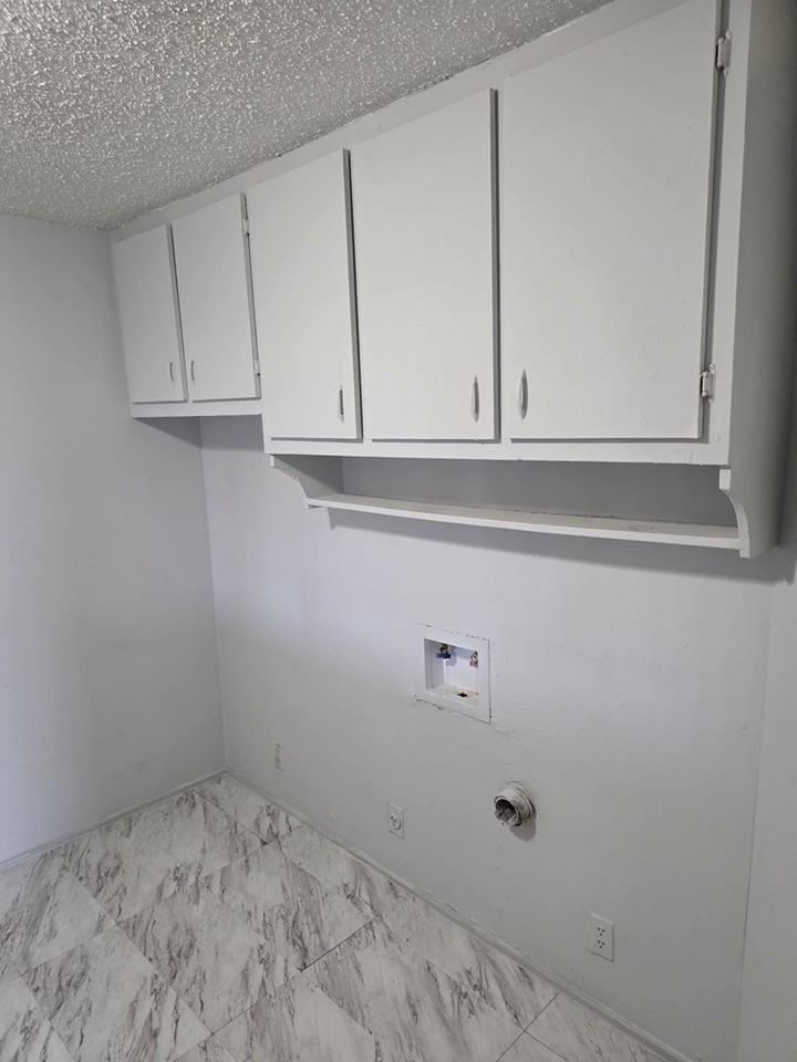 350 N Bibb Ave - Photo 3 of 11