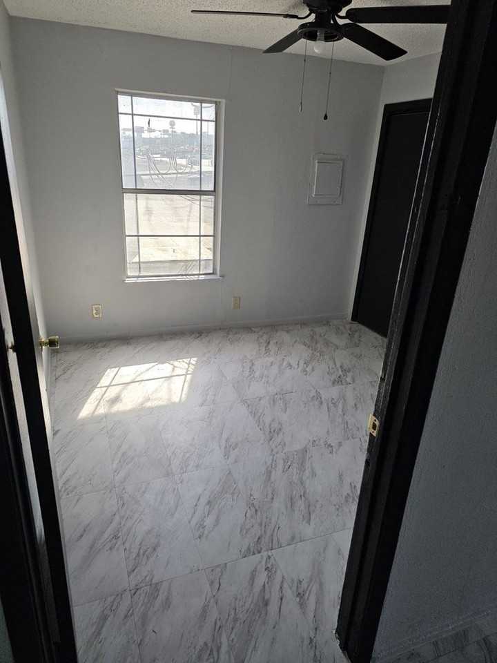 350 N Bibb Ave - Photo 4 of 11