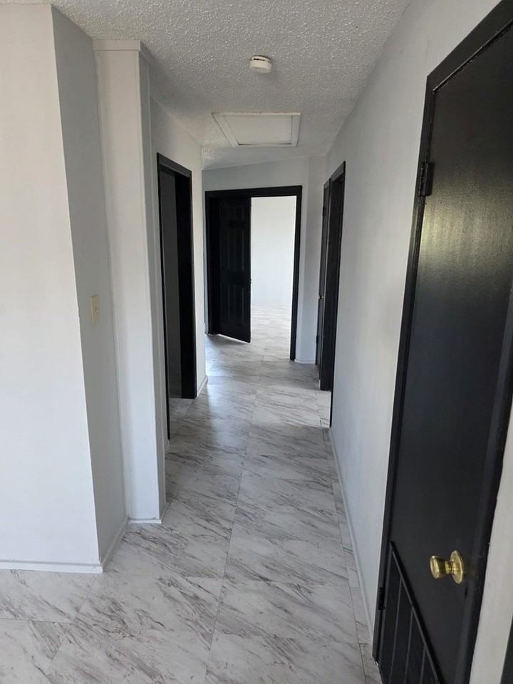 350 N Bibb Ave - Photo 5 of 11