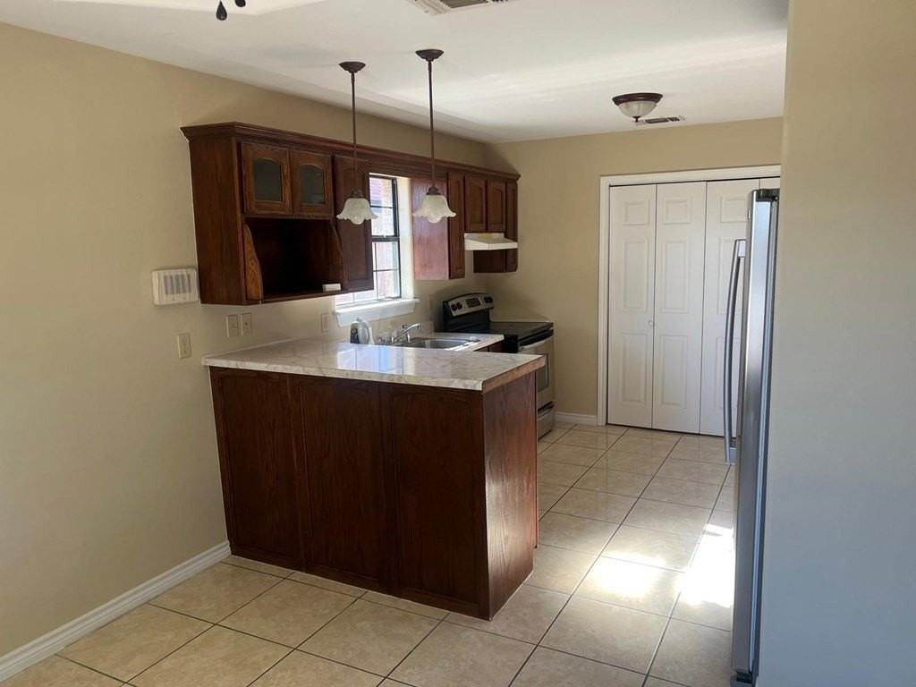 2621 Crown Way - Photo 5 of 12