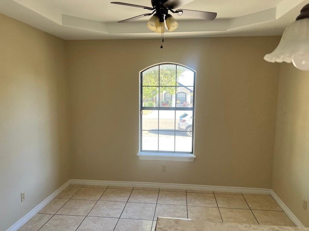 2621 Crown Way - Photo 6 of 12