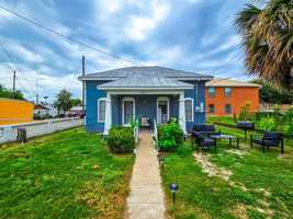 featured image of 207 N Ceylon St