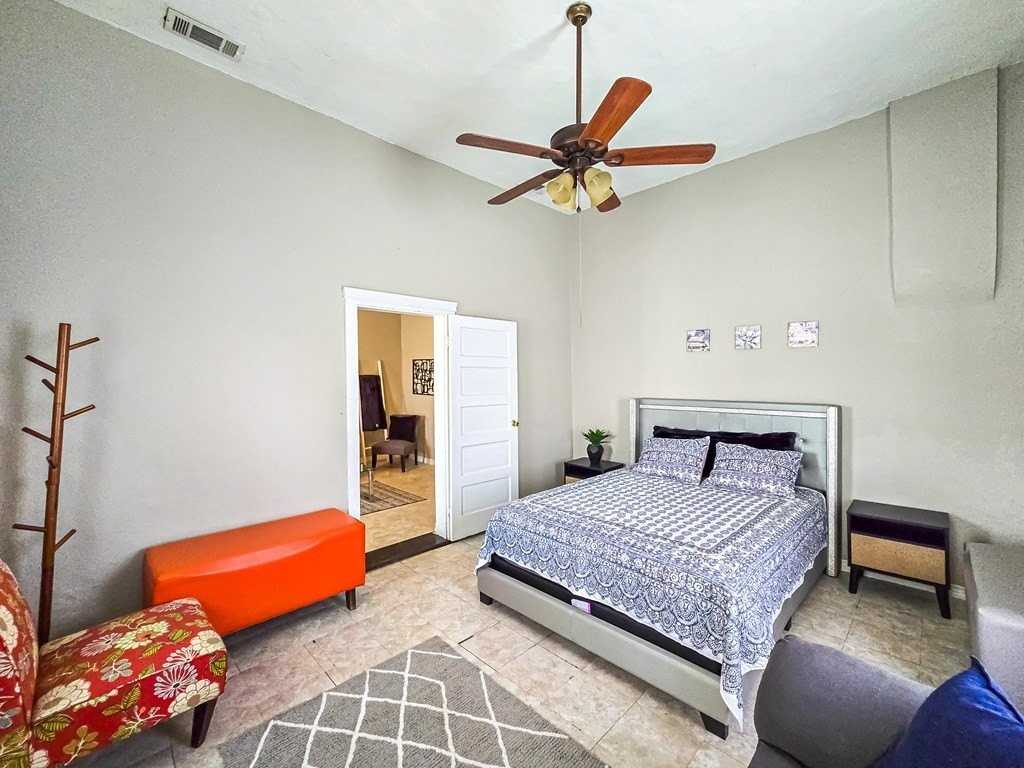 207 N Ceylon St - Photo 2 of 21