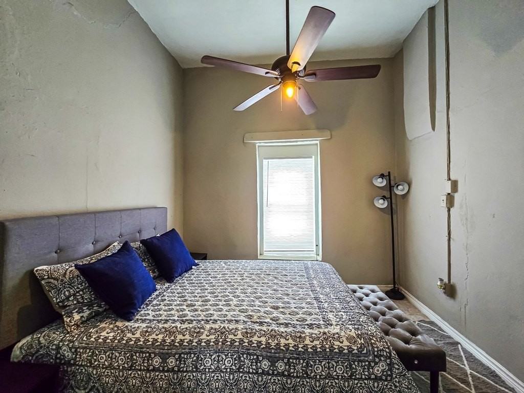 207 N Ceylon St - Photo 3 of 21