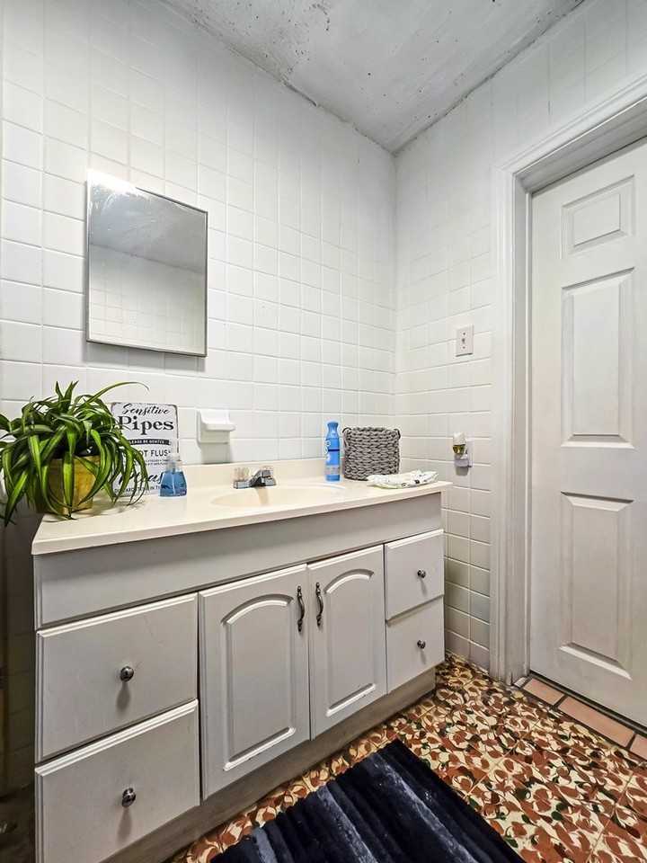 207 N Ceylon St - Photo 4 of 21