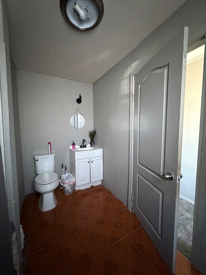 546 N Blanco St - Photo 4 of 13