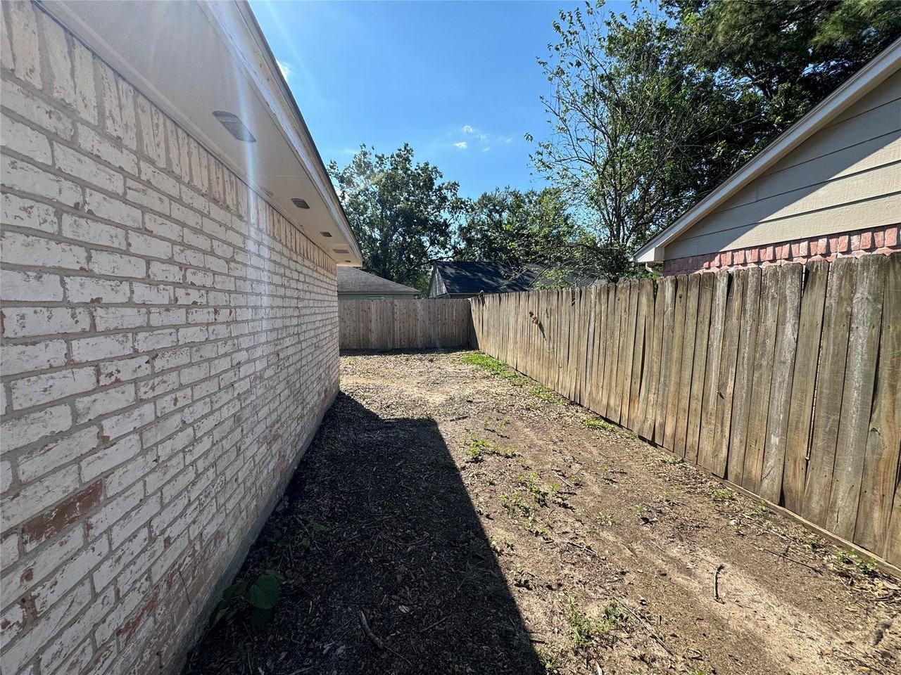 23227 Low Ridge Rd #23227 - Photo 2 of 21