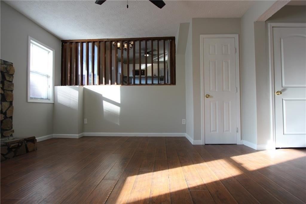 3085 Creel Rd - Photo 3 of 33