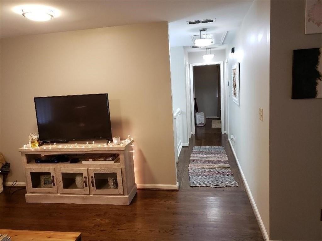 3192 Osborne Rd Ne - Photo 2 of 37