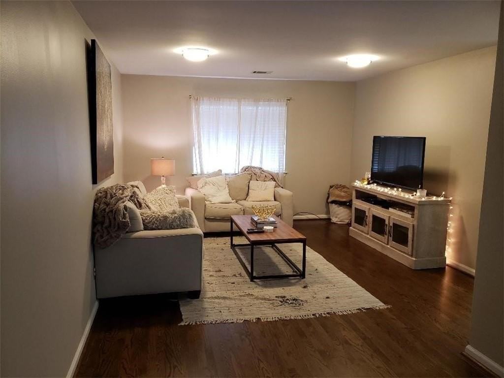 3192 Osborne Rd Ne - Photo 3 of 37