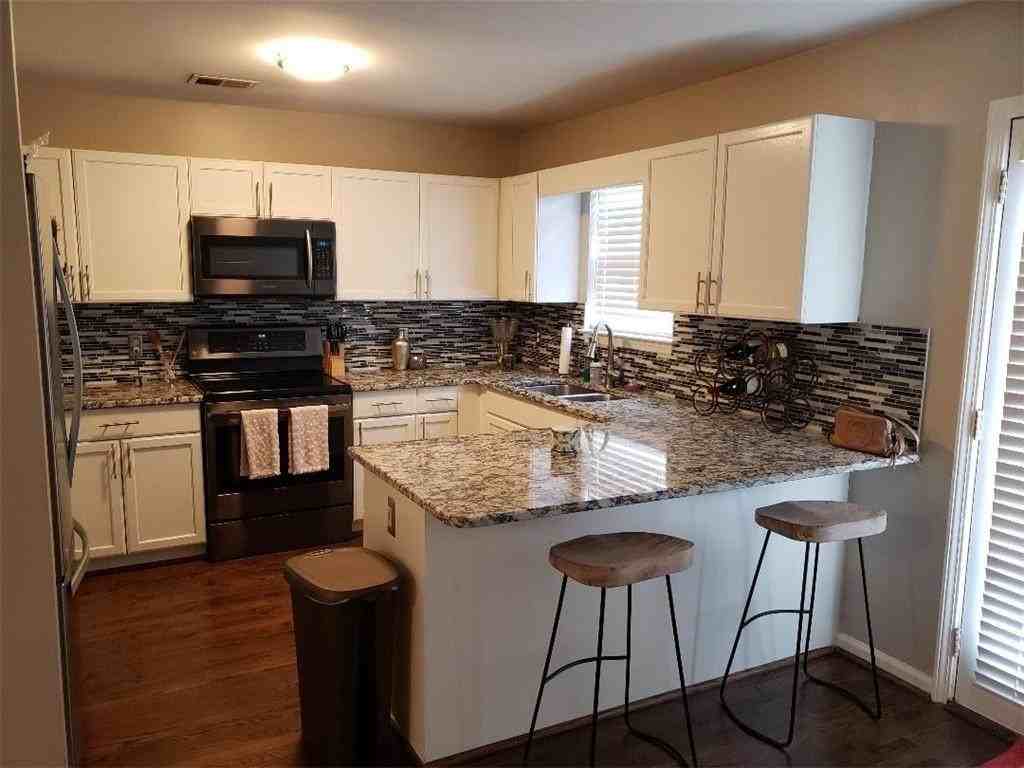 3192 Osborne Rd Ne - Photo 4 of 37