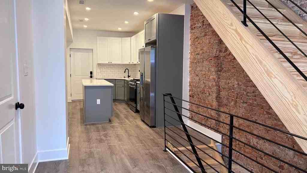 1424 S 22nd St - Photo 3 of 14