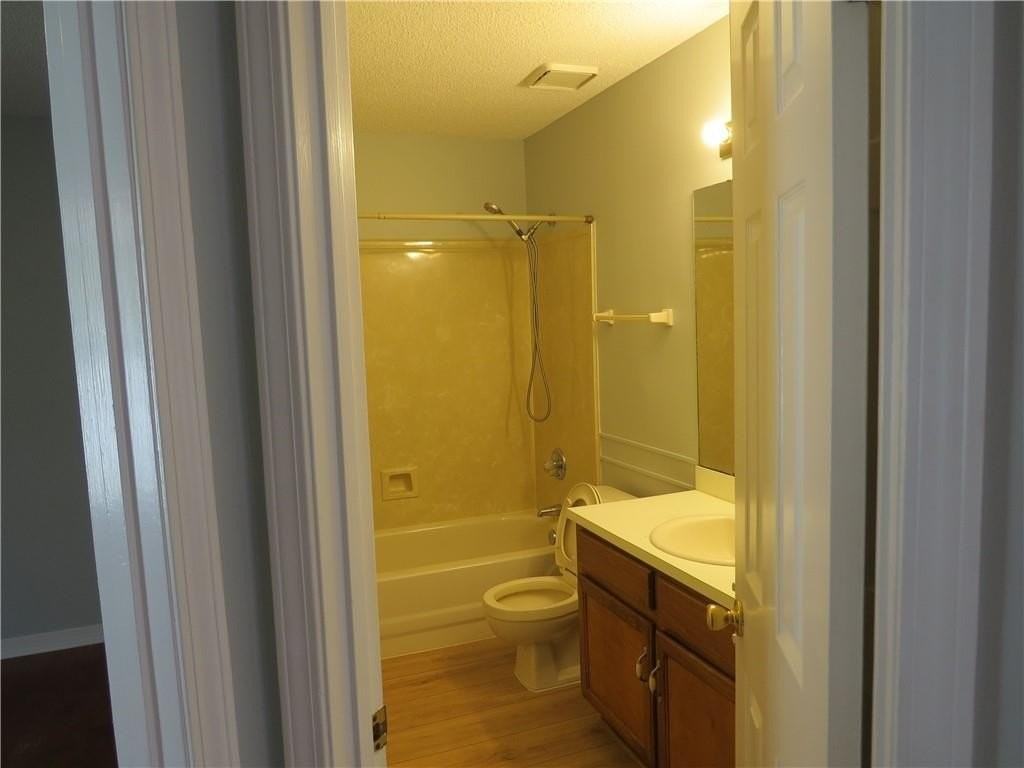 5636 Bentley Ct - Photo 5 of 11