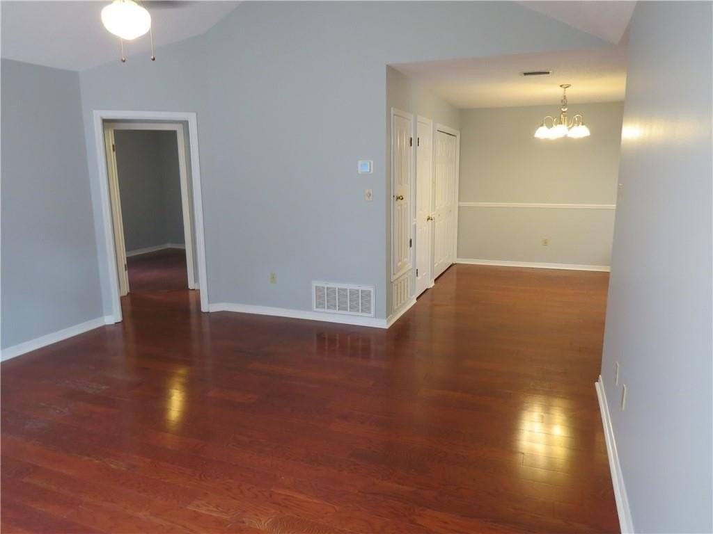 5636 Bentley Ct - Photo 7 of 11