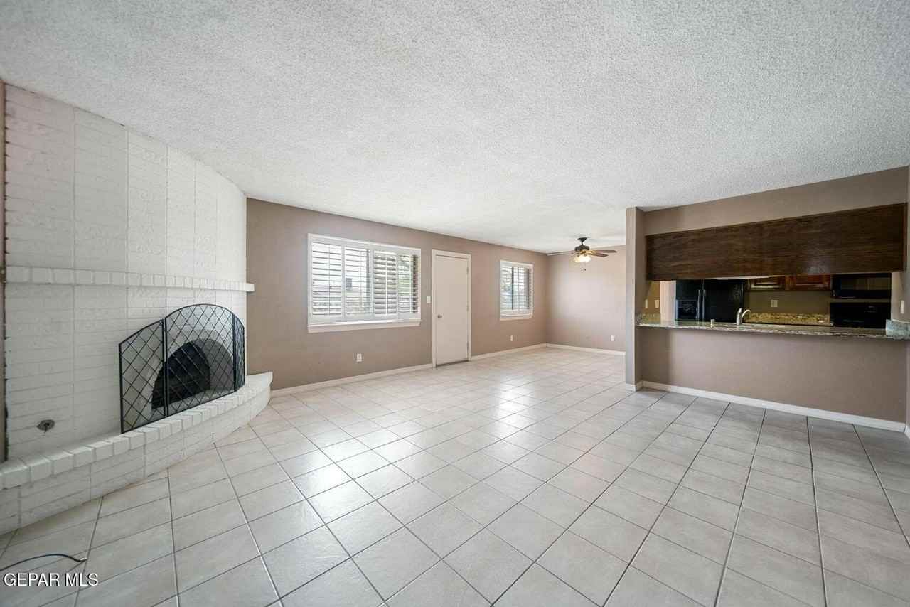 3332 Wayside St - Photo 2 of 12