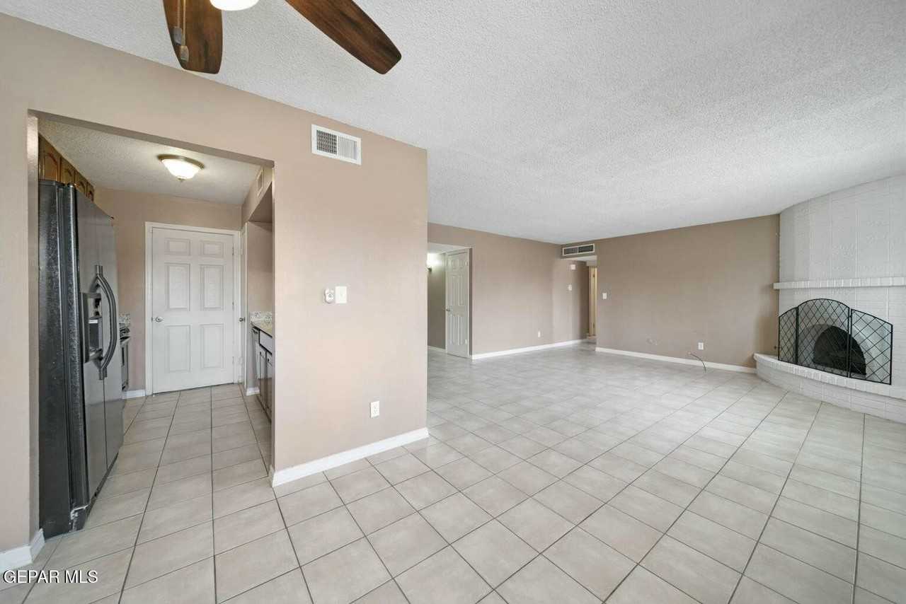 3332 Wayside St - Photo 3 of 12