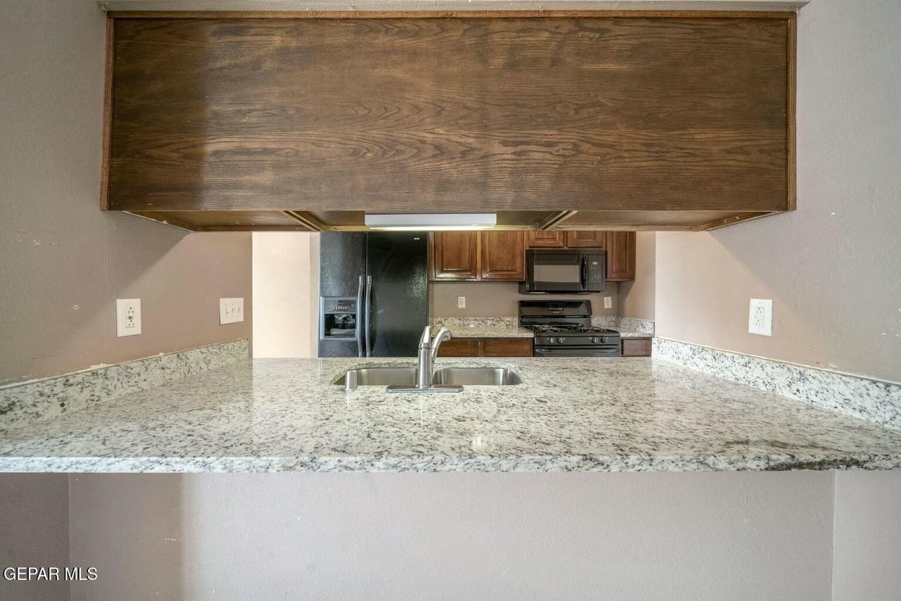 3332 Wayside St - Photo 5 of 12