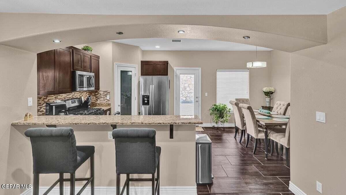 172 N Manzanita Dr - Photo 3 of 19