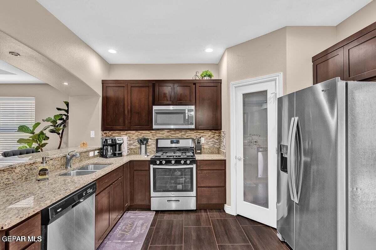 172 N Manzanita Dr - Photo 5 of 19