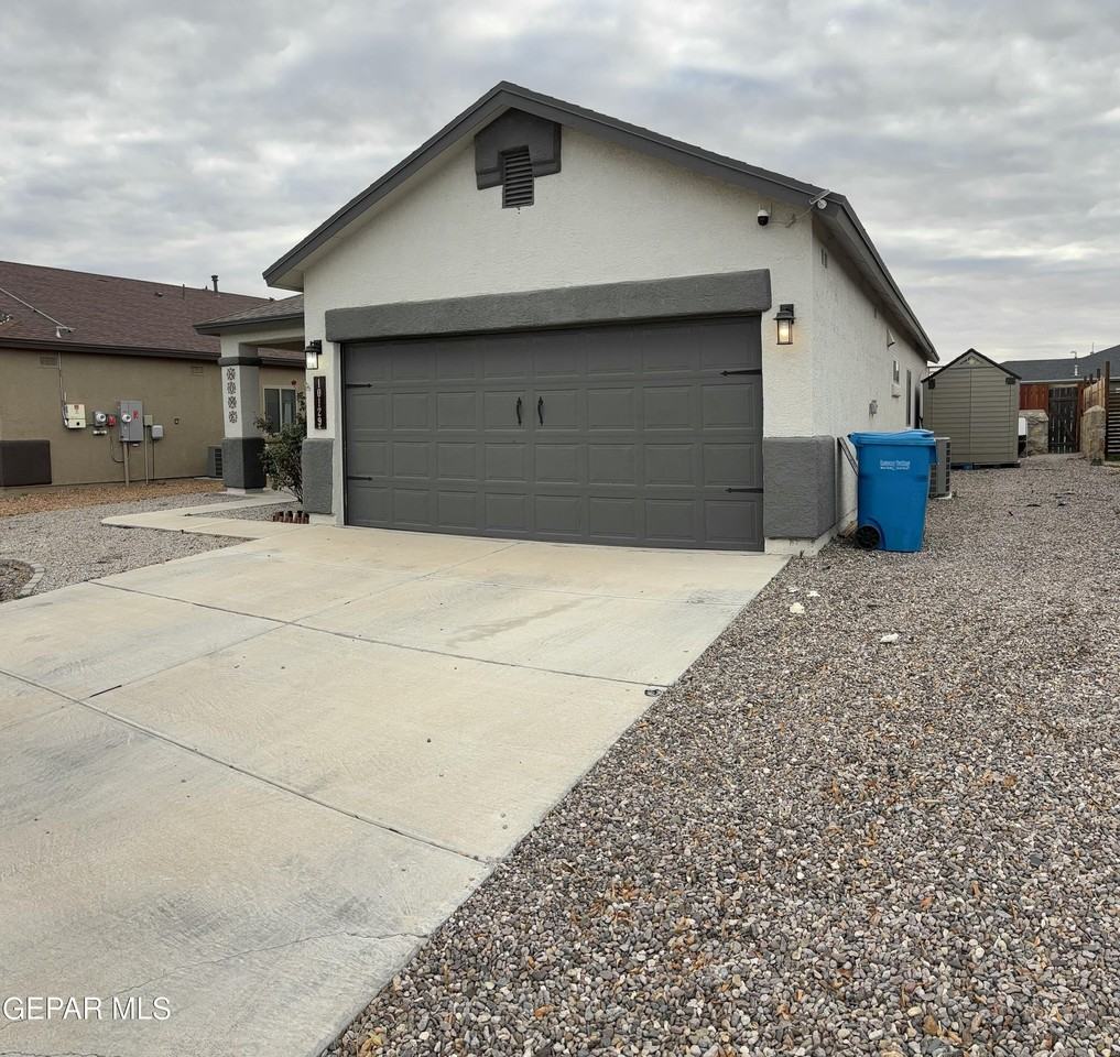 10129 Red Valley St - Photo 2 of 16