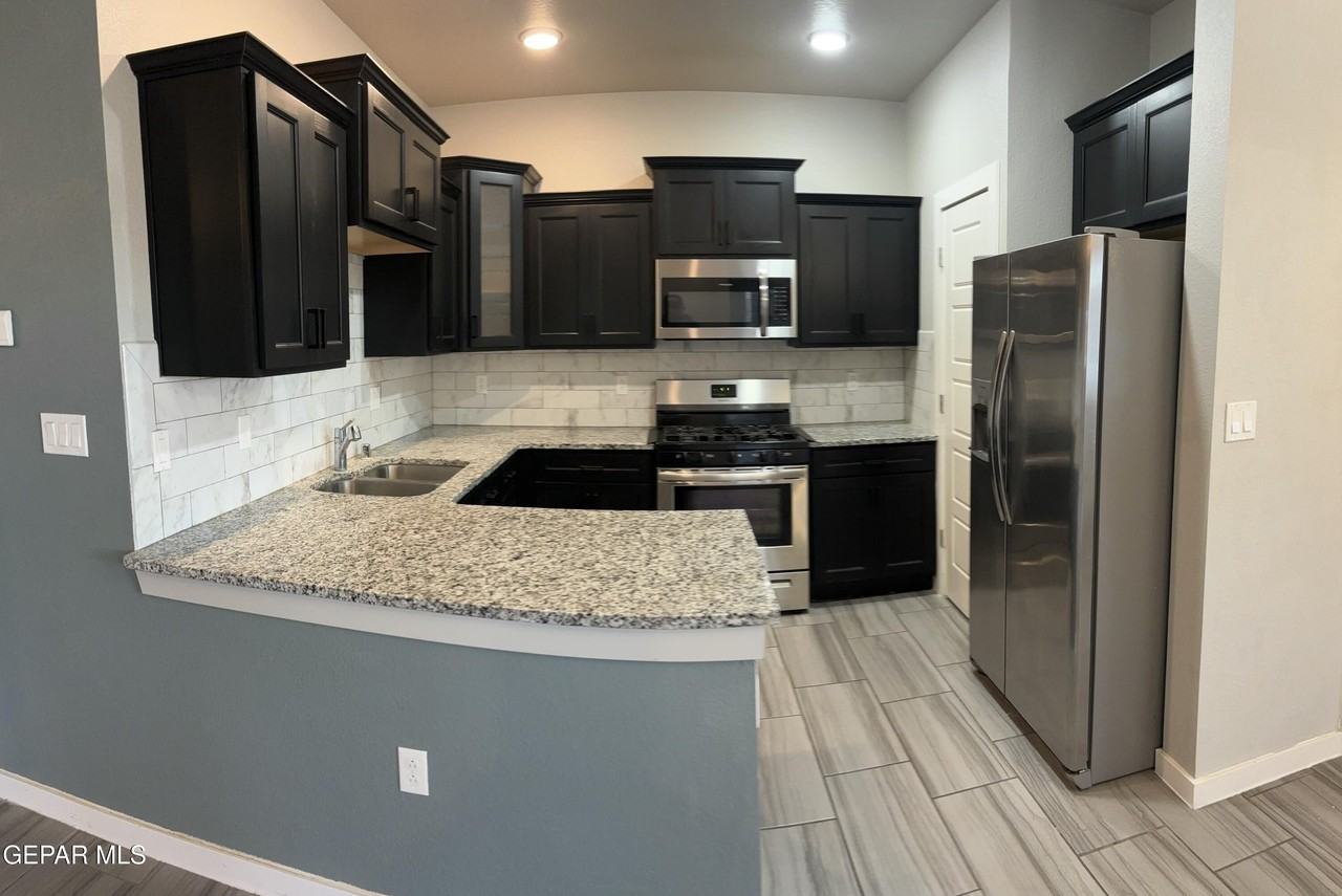 10129 Red Valley St - Photo 5 of 16