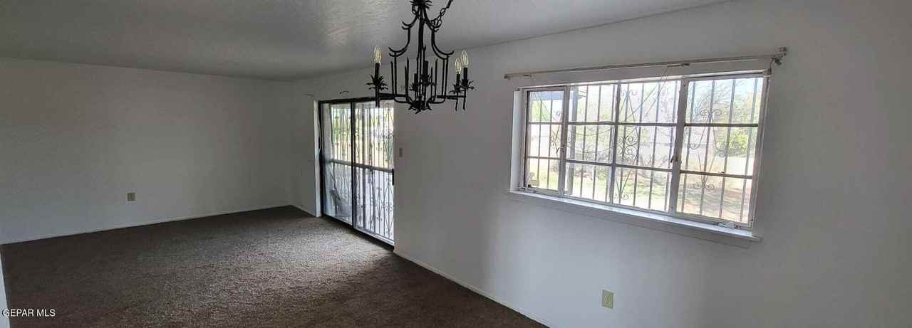 404 San Saba Rd - Photo 2 of 17