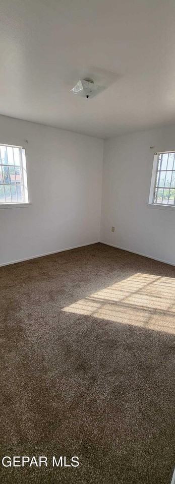 404 San Saba Rd - Photo 7 of 17