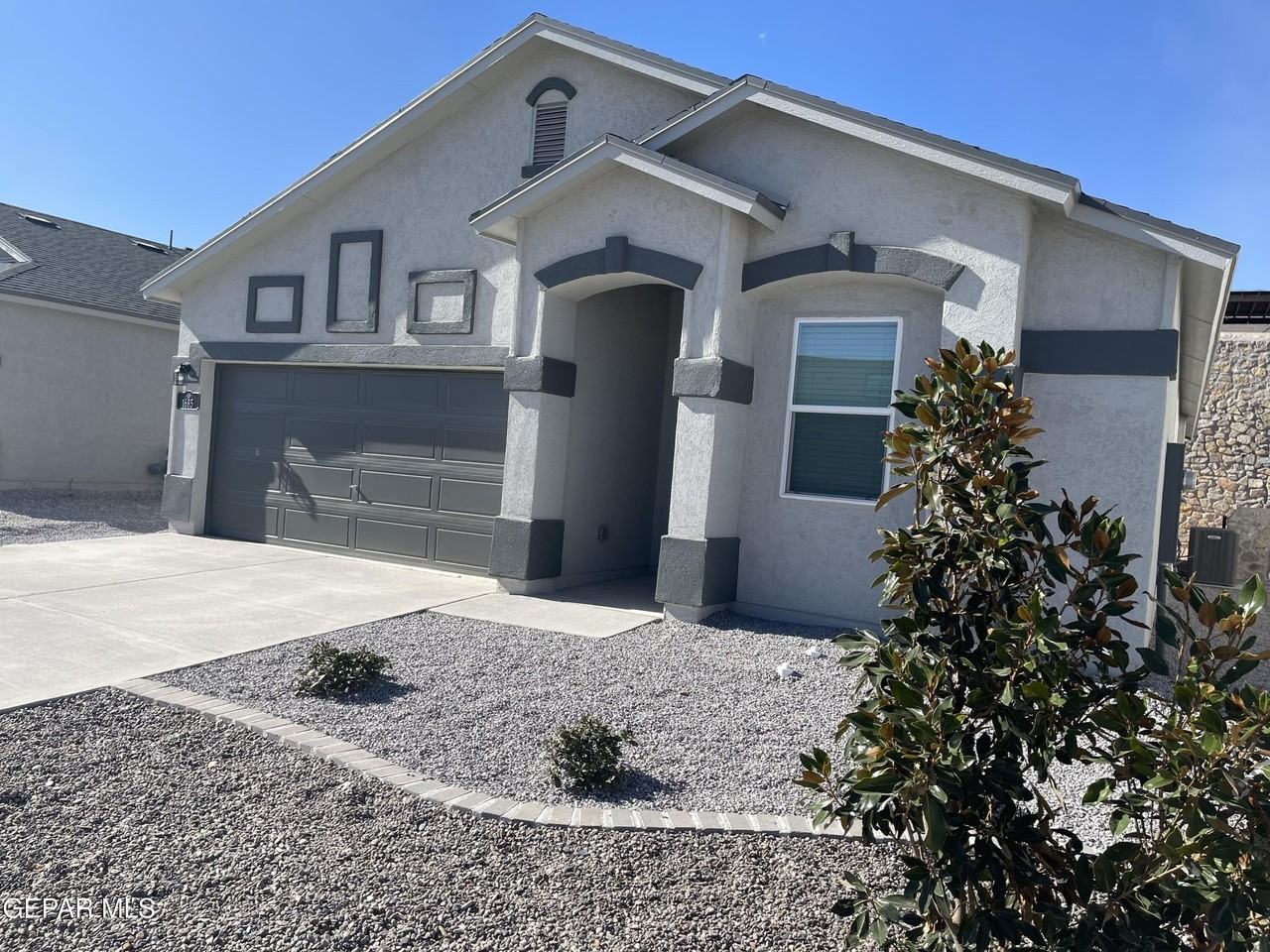 1685 Asbury St - Photo 2 of 16