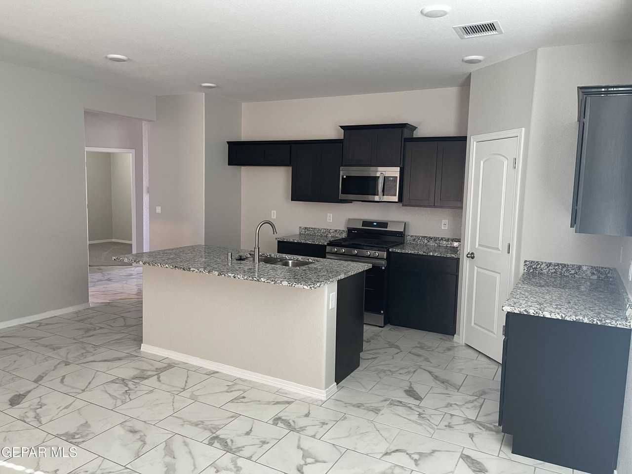 1685 Asbury St - Photo 5 of 16