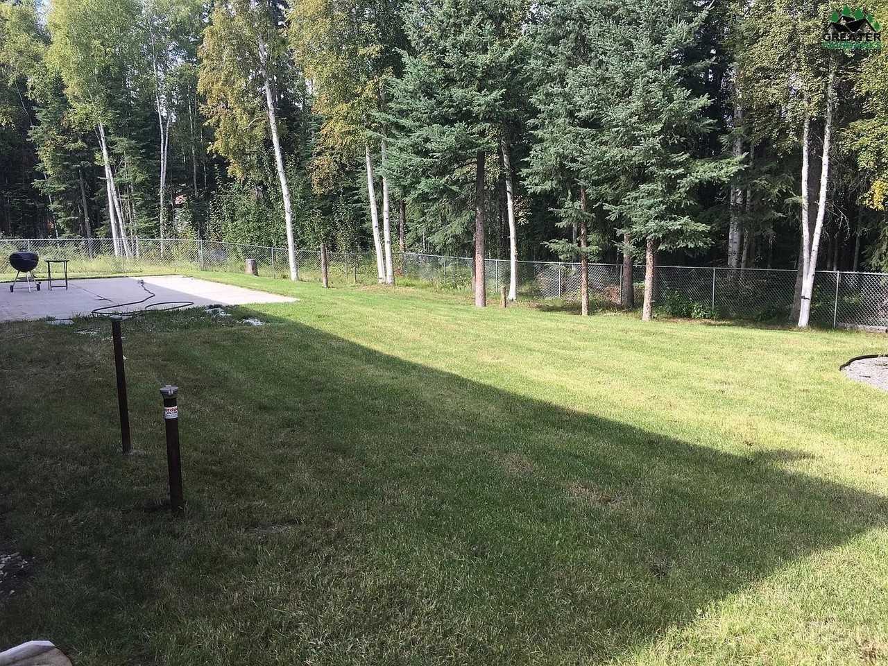 2390 Staley Ave - Photo 4 of 14