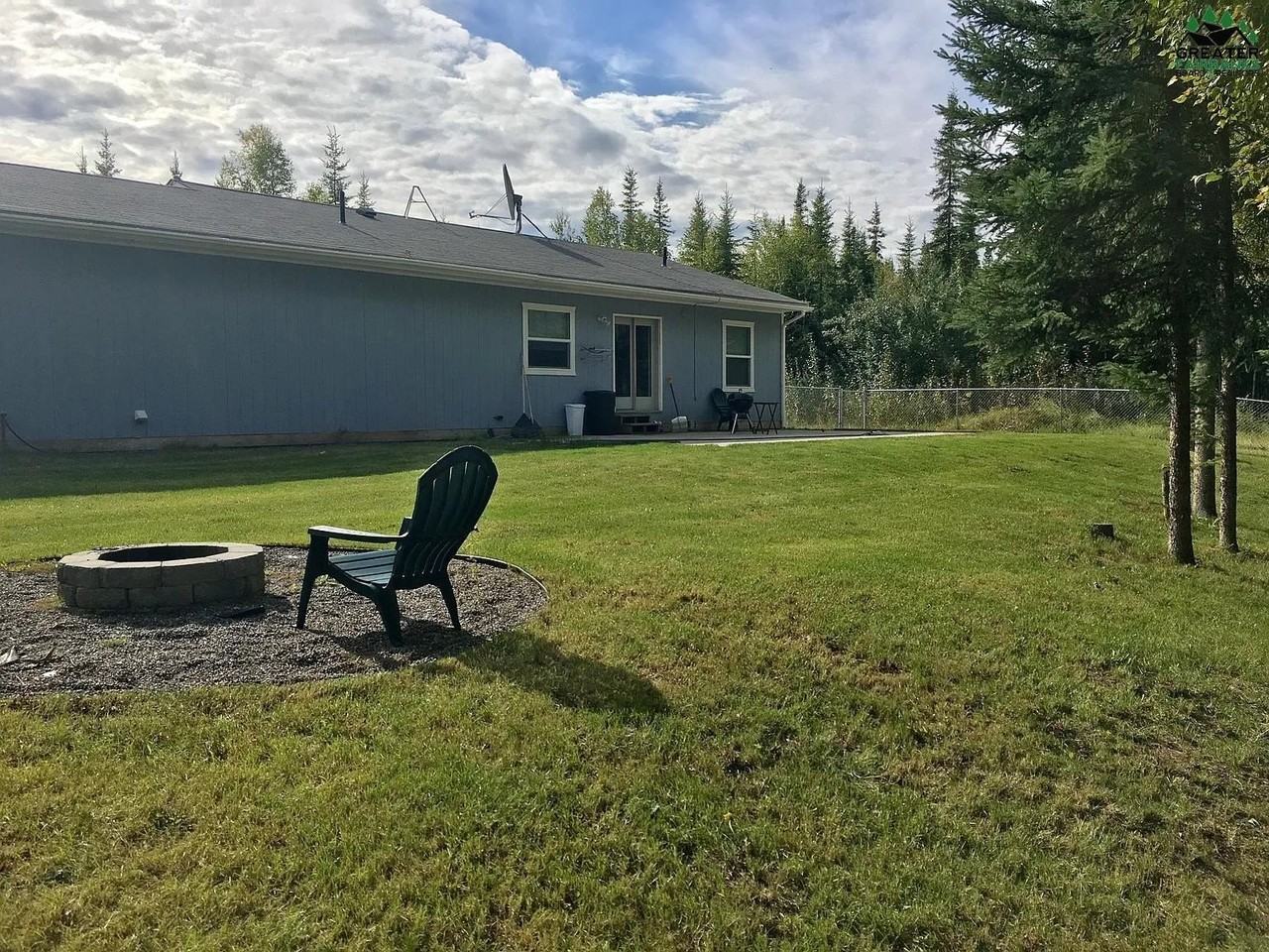 2390 Staley Ave - Photo 5 of 14