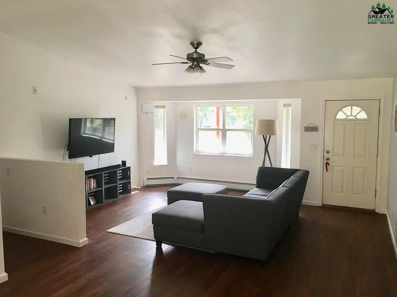 2390 Staley Ave - Photo 7 of 14