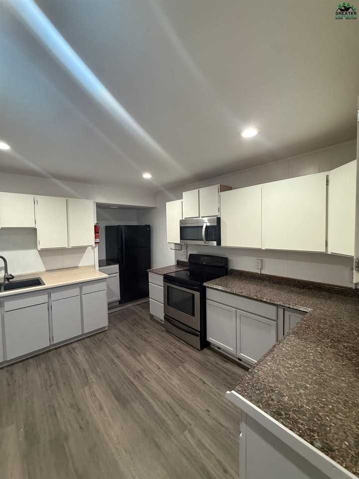 1315 Ballaine Rd Apt B - Photo 5 of 12