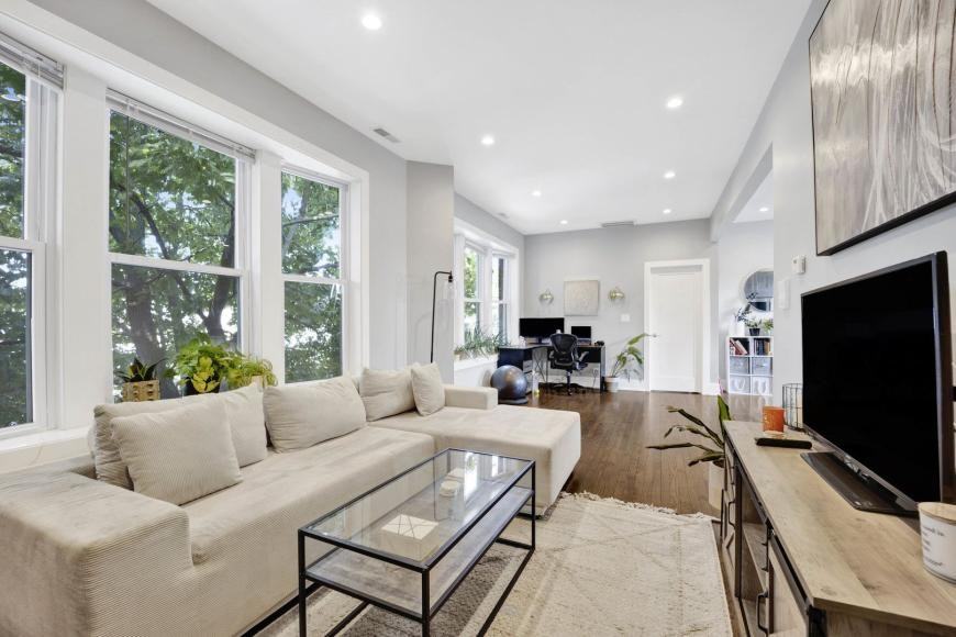 2519 W Altgeld St - Photo 2 of 10