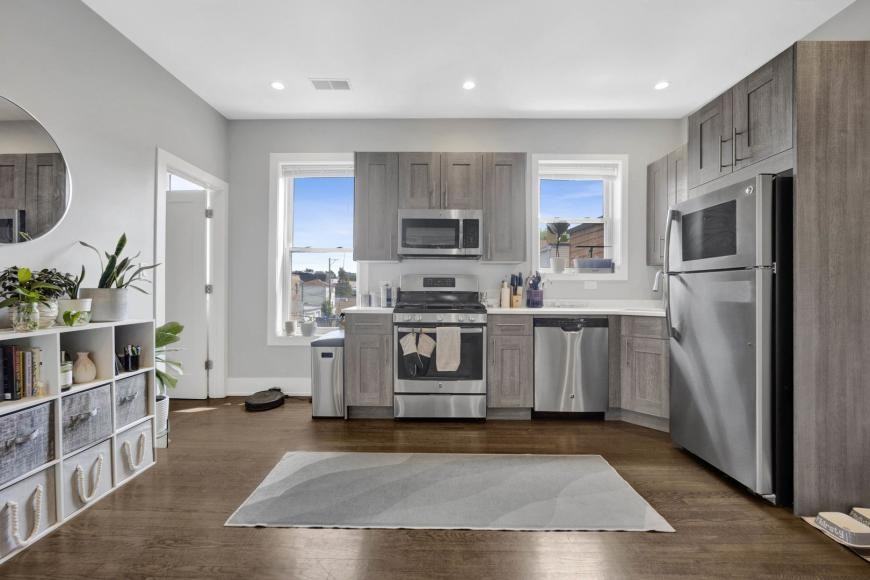 2519 W Altgeld St - Photo 3 of 10