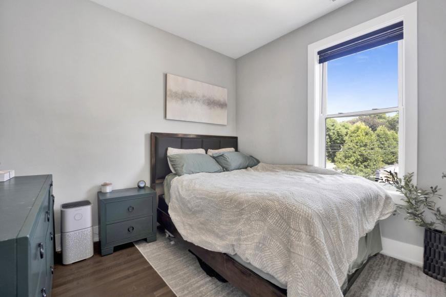 2519 W Altgeld St - Photo 4 of 10