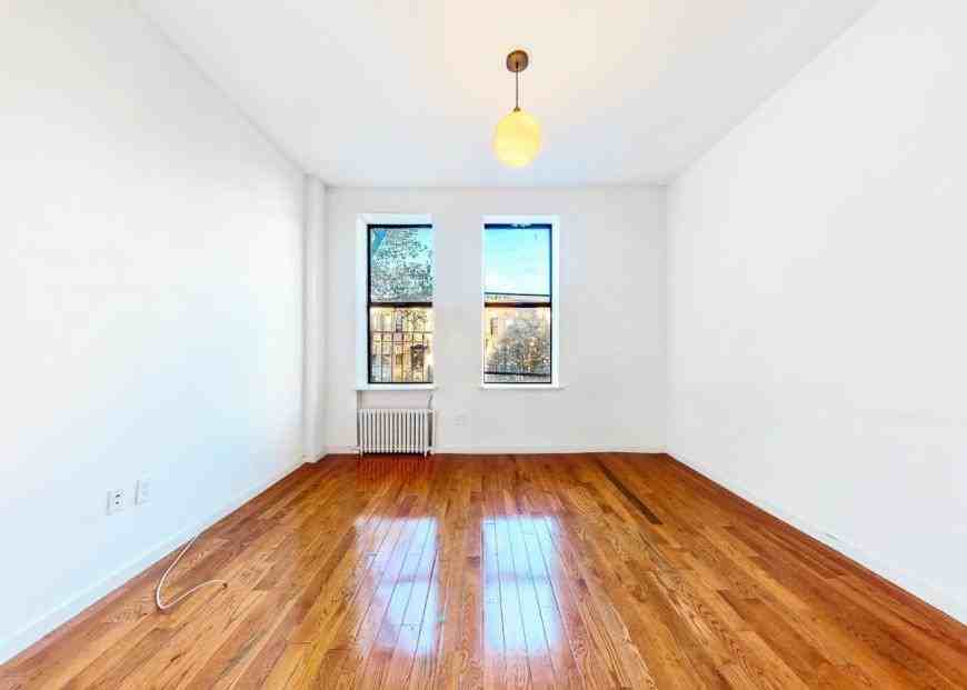 300 Lincoln Rd - Photo 2 of 9