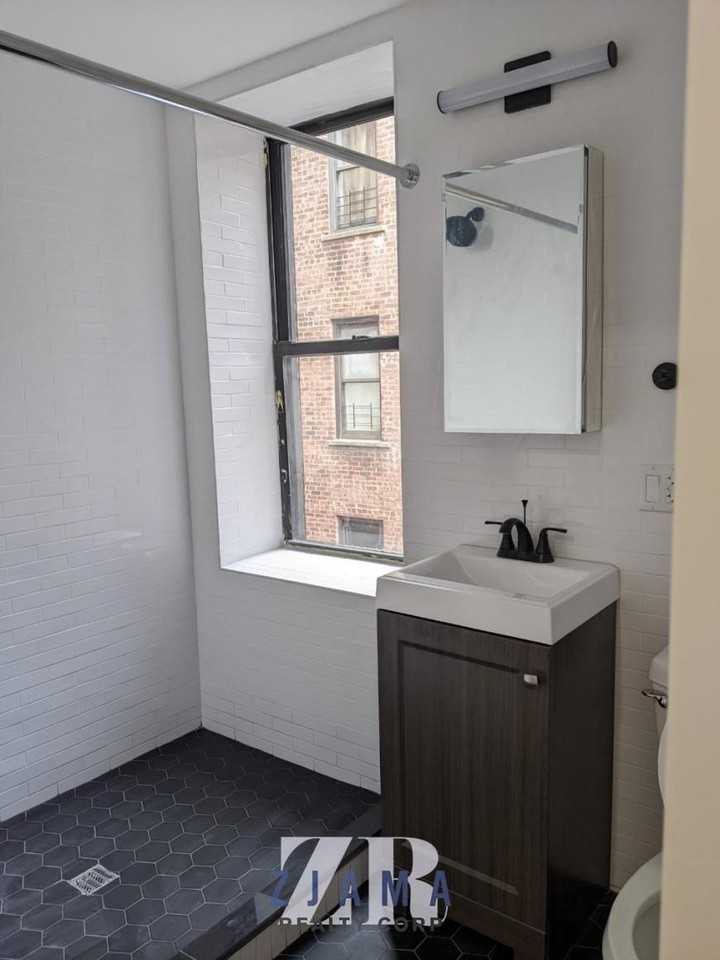 25 E 21st St - Photo 5 of 7