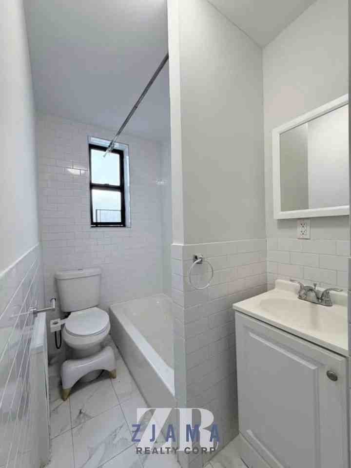 715 Saint Marks Ave - Photo 4 of 4