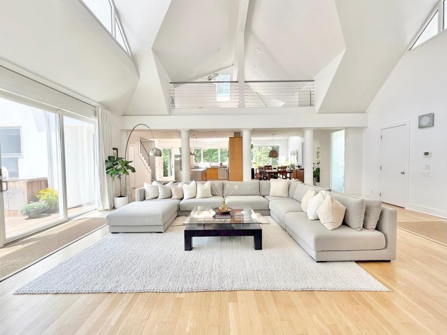 409 Hands Creek Rd - Photo 7 of 10