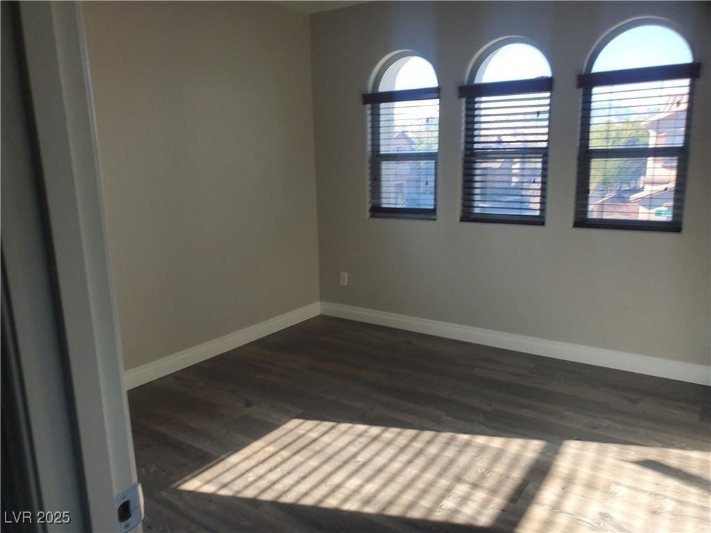 10236 Vickers St - Photo 5 of 9