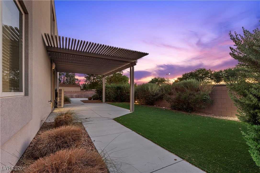 7140 La Cienega St #AB - Photo 3 of 34