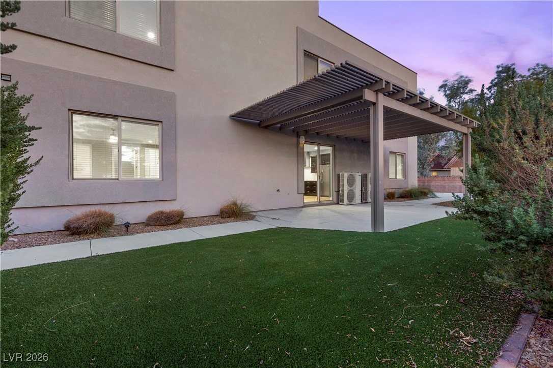 7140 La Cienega St #AB - Photo 4 of 34