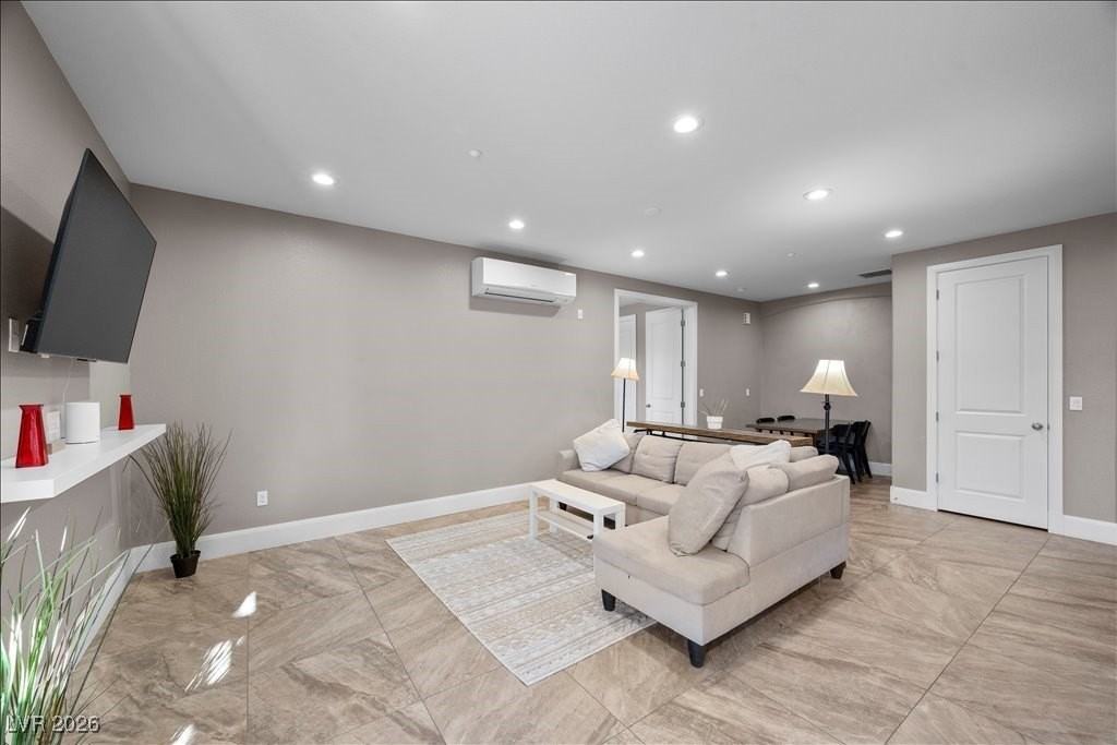 7140 La Cienega St #AB - Photo 6 of 34